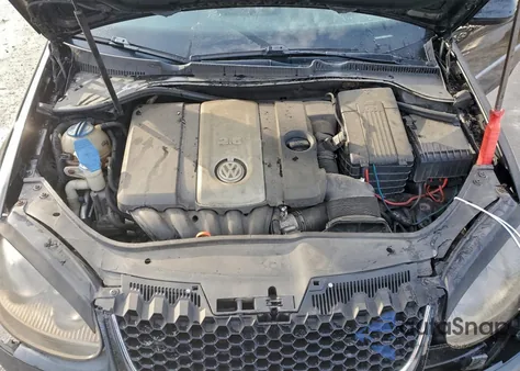 2008 Volkswagen Rabbit z USA, uszkodzony, nr VIN WVWAB71KX8W135017